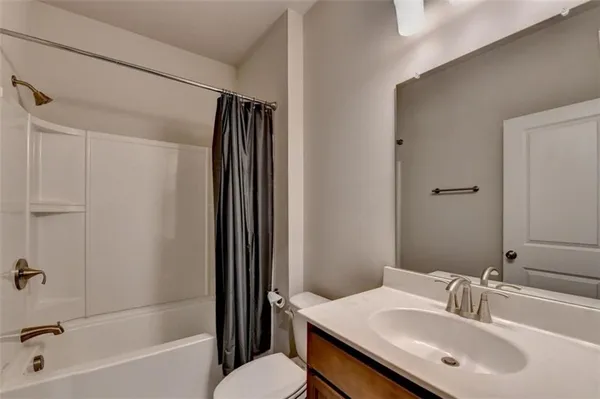 $3,975 | 2083 Holtz Lane, Atlanta, GA 30318