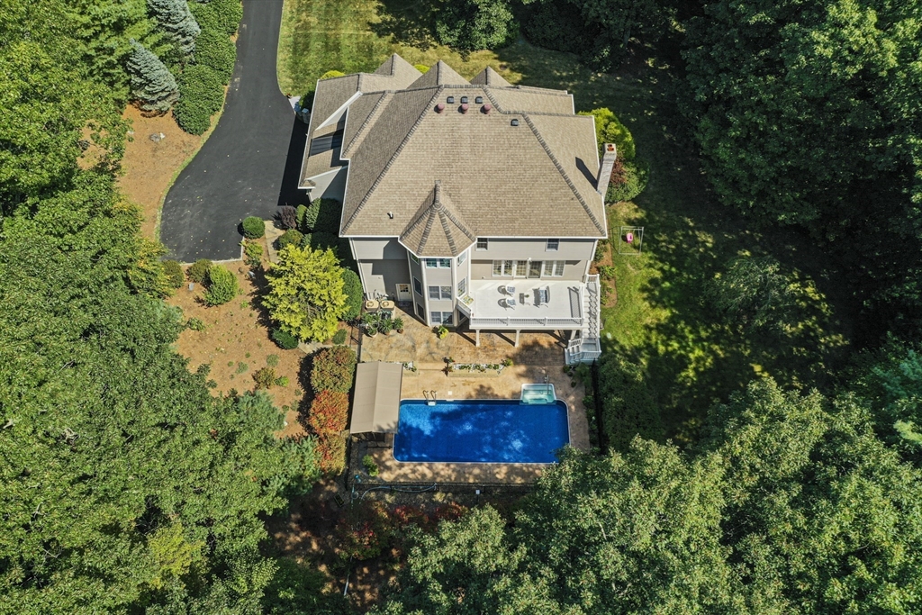 12 Dudley Road Mendon, MA 01756 - Photo 4 of 41 Gallery Image 4