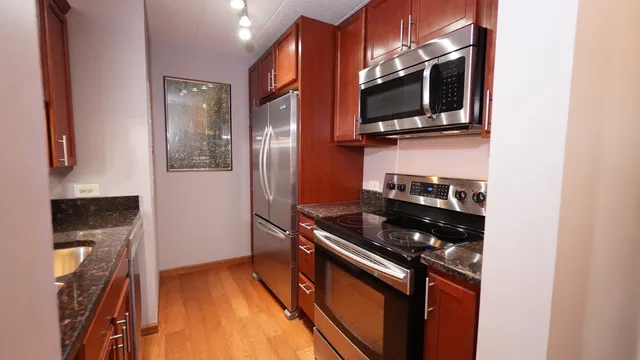 $1,850 | 75 Kristin Circle, Unit 408, Schaumburg, IL 60195