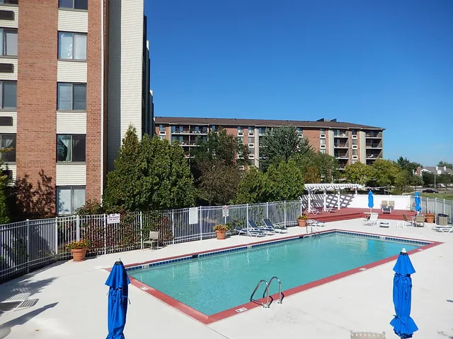 $1,850 | 75 Kristin Circle, Unit 408, Schaumburg, IL 60195