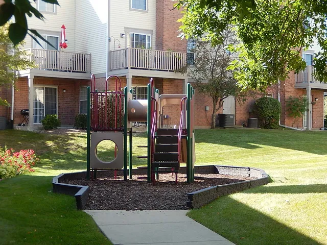 $1,850 | 75 Kristin Circle, Unit 408, Schaumburg, IL 60195