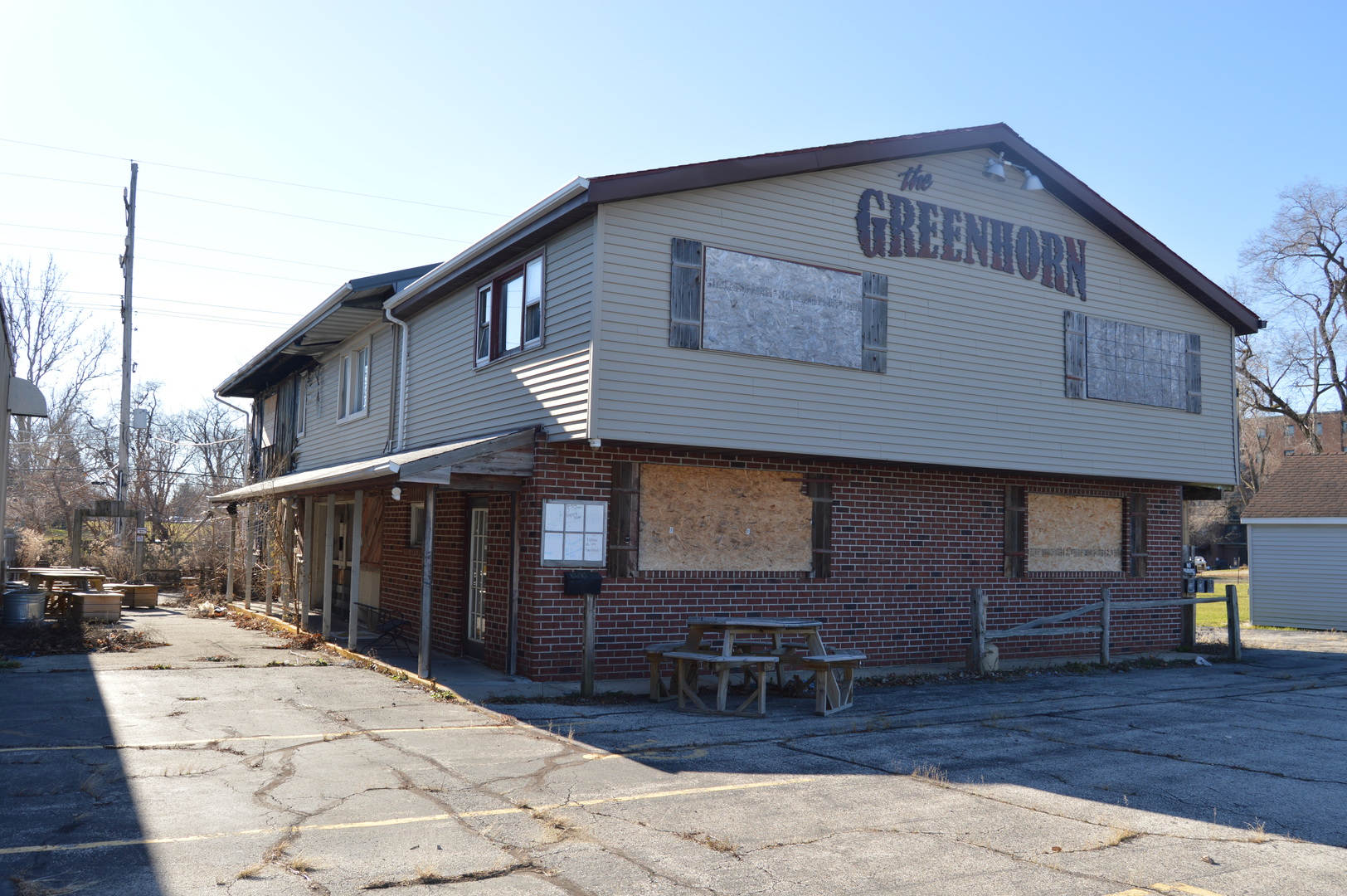 303 Bedford Road Morris, IL 60450 - Photo 2 of 4 a front view of a house with a yard