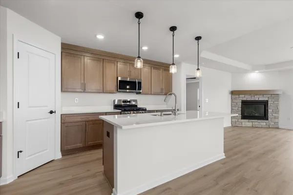 $394,900 | 500 Hunter Oaks Boulevard, Unit 1002, Watertown, WI 53094