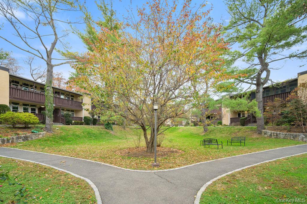 103 Wiltshire Road, Unit D6 Scarsdale, NY 10583 - Photo 17 of 20 a view of a garden with a house