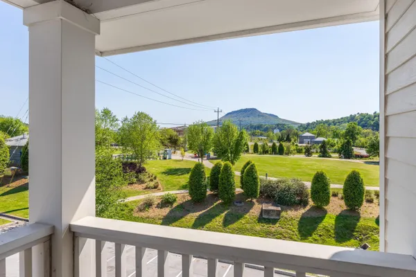 $950,000 | 691 Mariner Way, Unit 72, Chattanooga, TN 37402