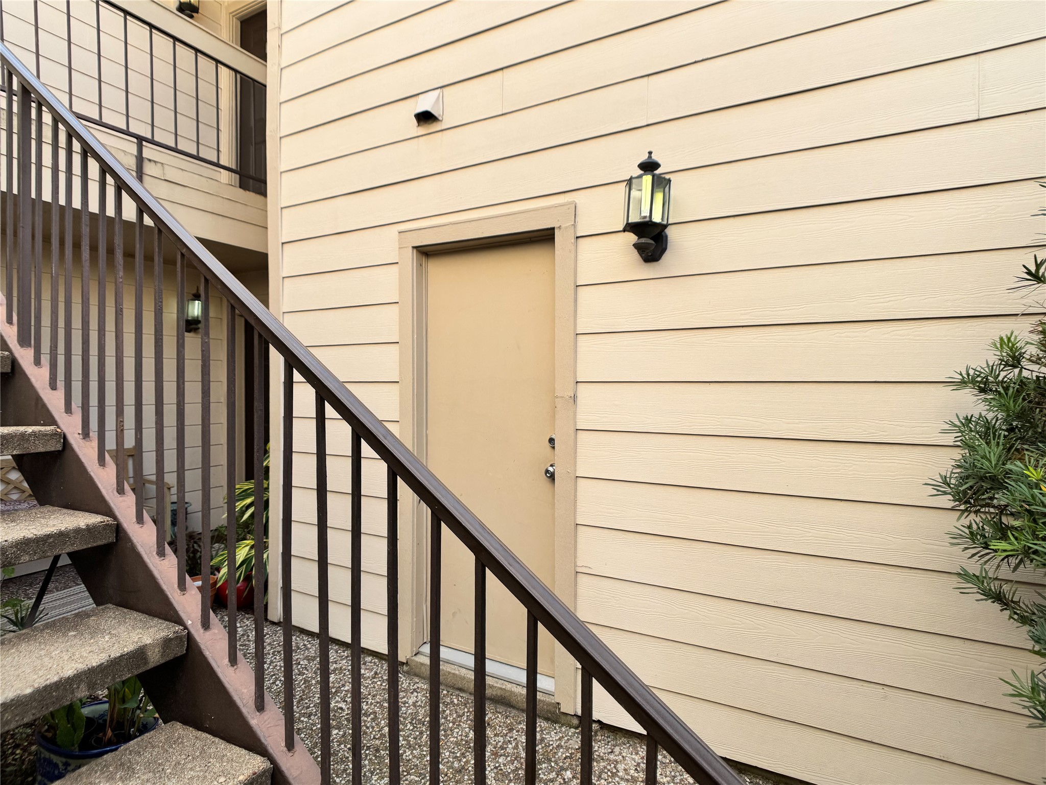 2277 South Kirkwood Road, Unit 404 Houston, TX 77077 - Photo 30 of 39 a view of wooden staircase