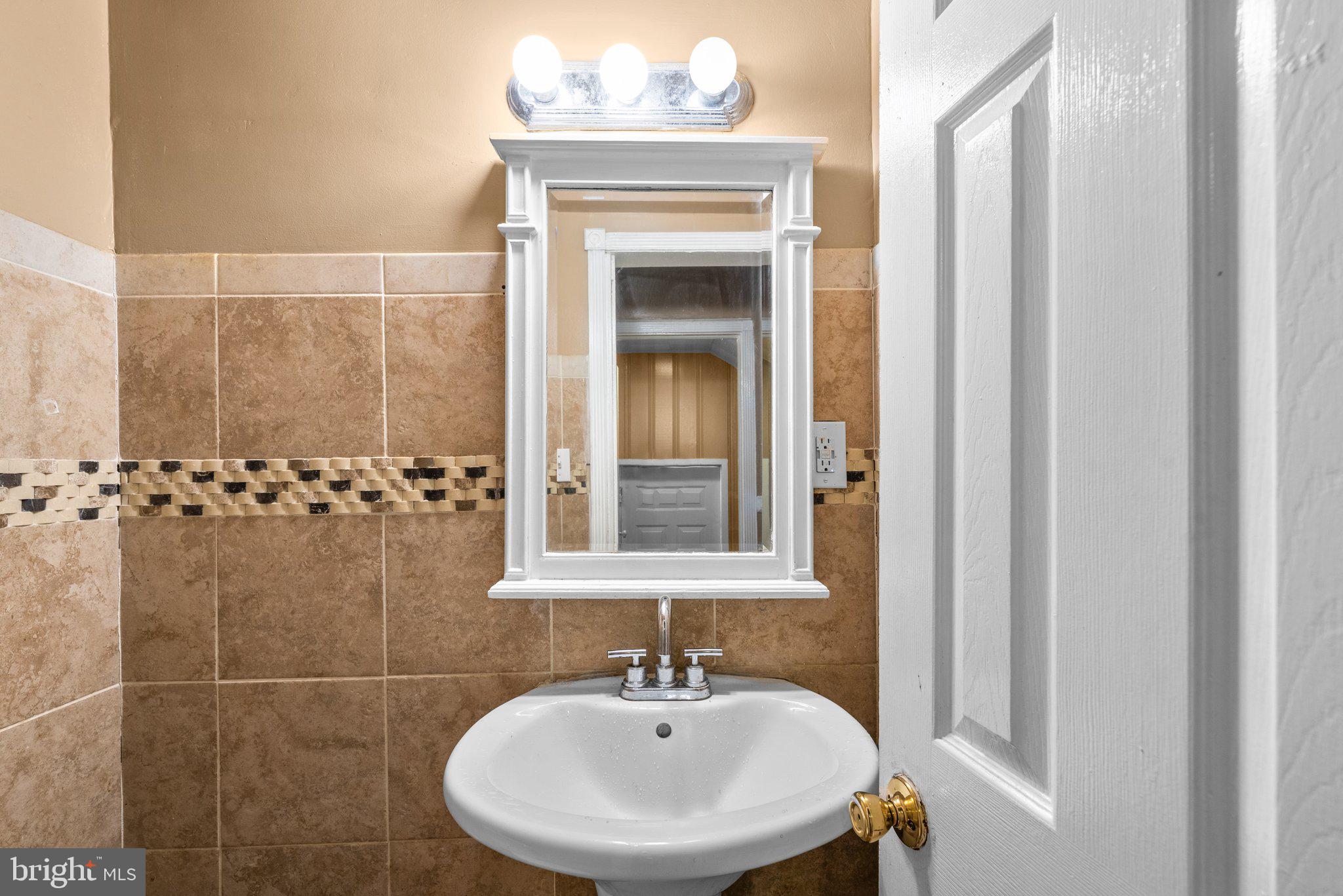 3405 Dennlyn Road Baltimore, MD 21215 - Photo 11 of 53