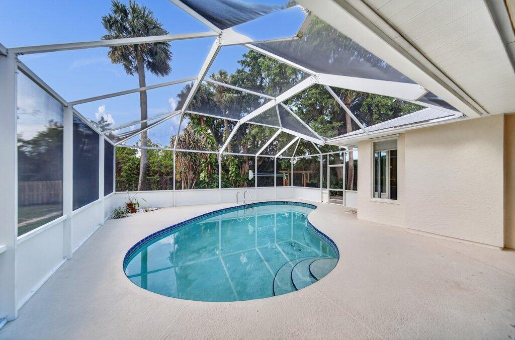 612 Southeast 6th Street Stuart, FL 34994 - Photo 41 of 50 pool4.jpg-SMALL