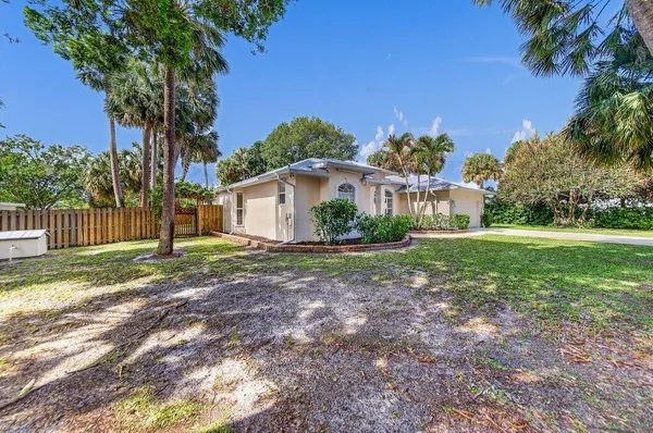 $800,000 | 612 Southeast 6th Street, Stuart, FL 34994