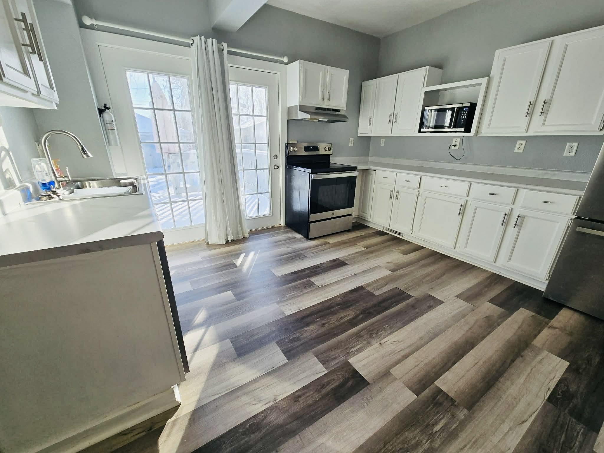 1135 Logan Avenue Sheboygan, WI 53083 - Photo 13 of 35