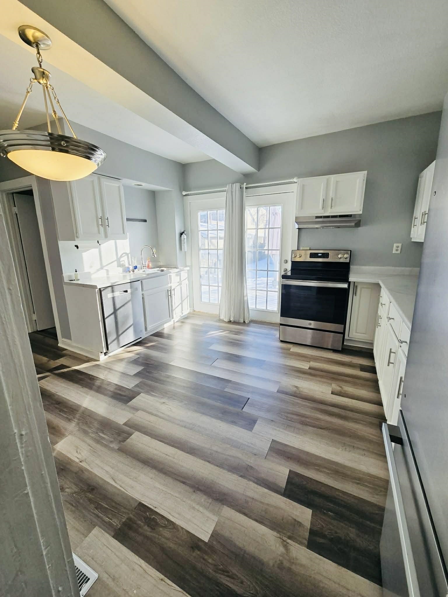 1135 Logan Avenue Sheboygan, WI 53083 - Photo 14 of 35