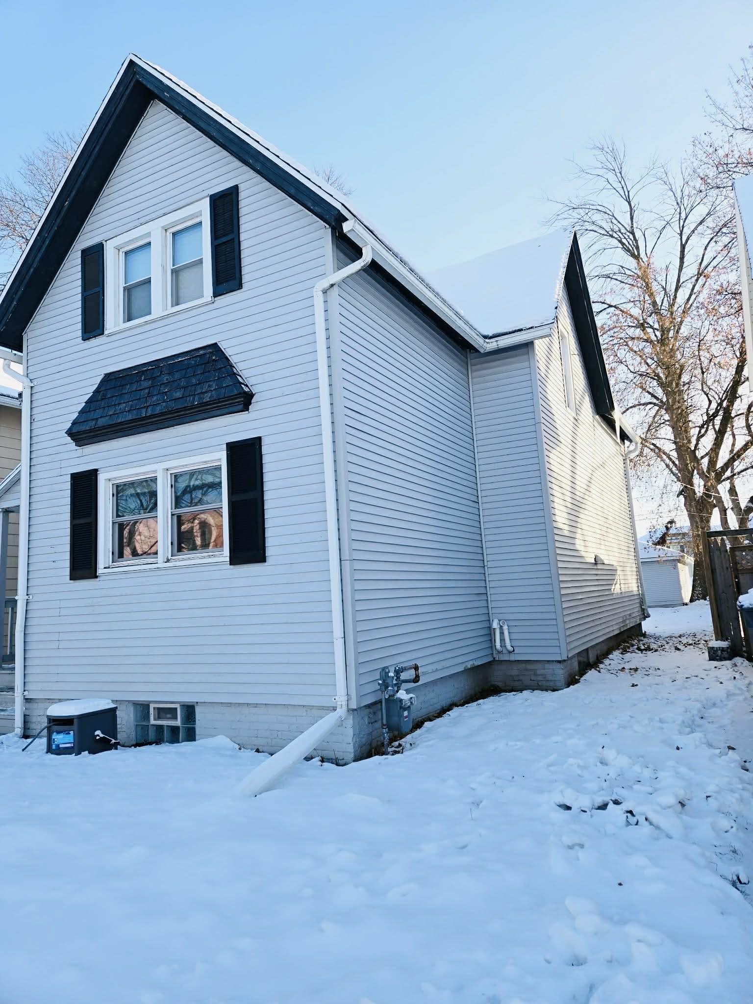 1135 Logan Avenue Sheboygan, WI 53083 - Photo 2 of 35