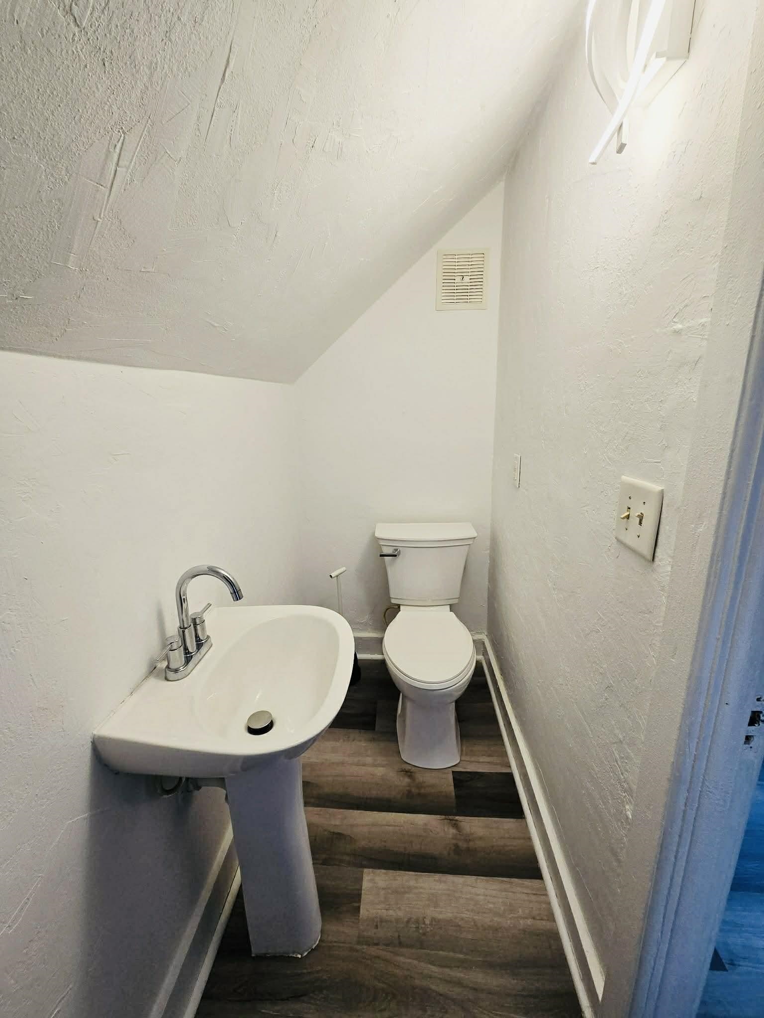 1135 Logan Avenue Sheboygan, WI 53083 - Photo 30 of 35