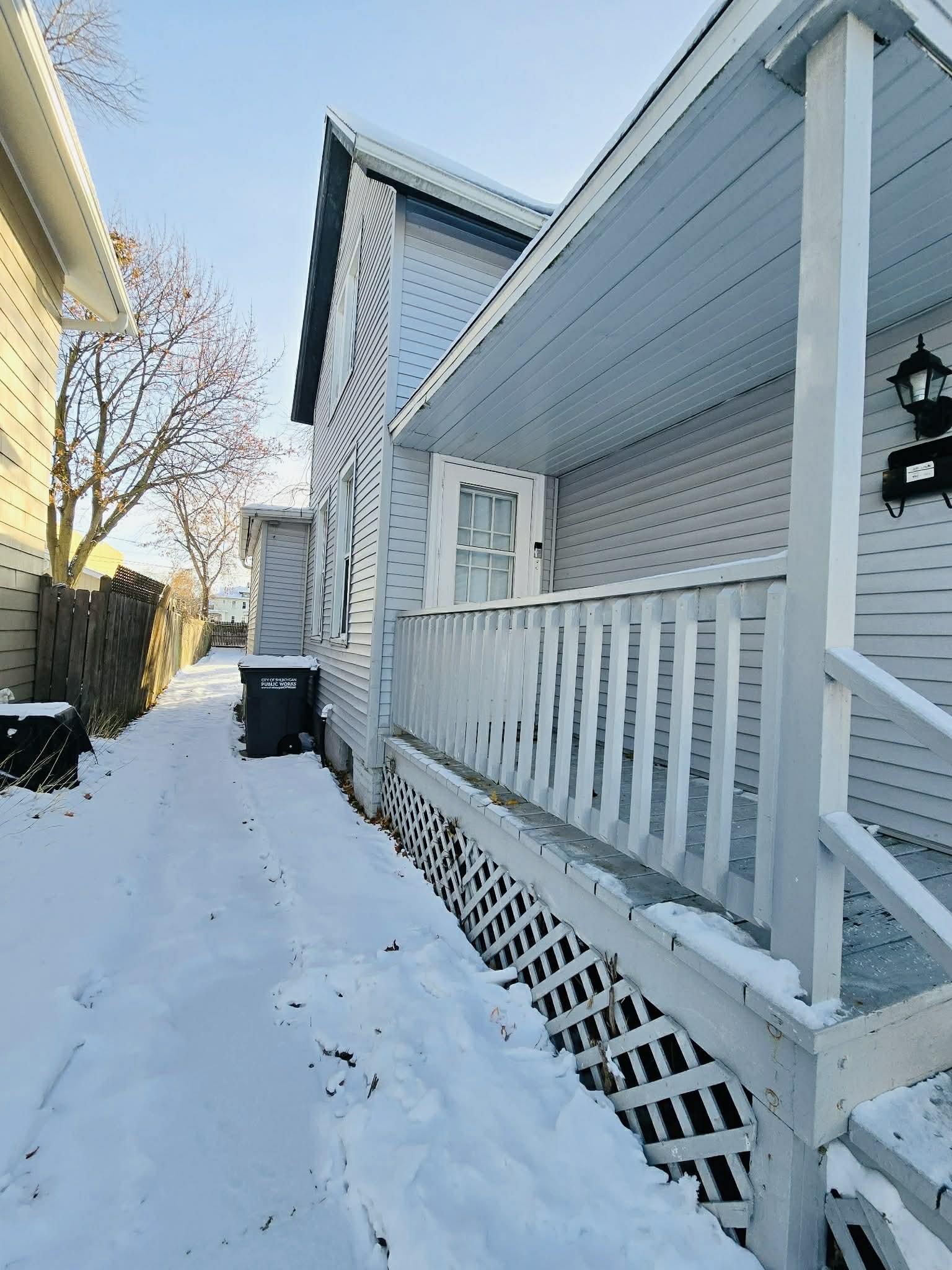 1135 Logan Avenue Sheboygan, WI 53083 - Photo 3 of 35