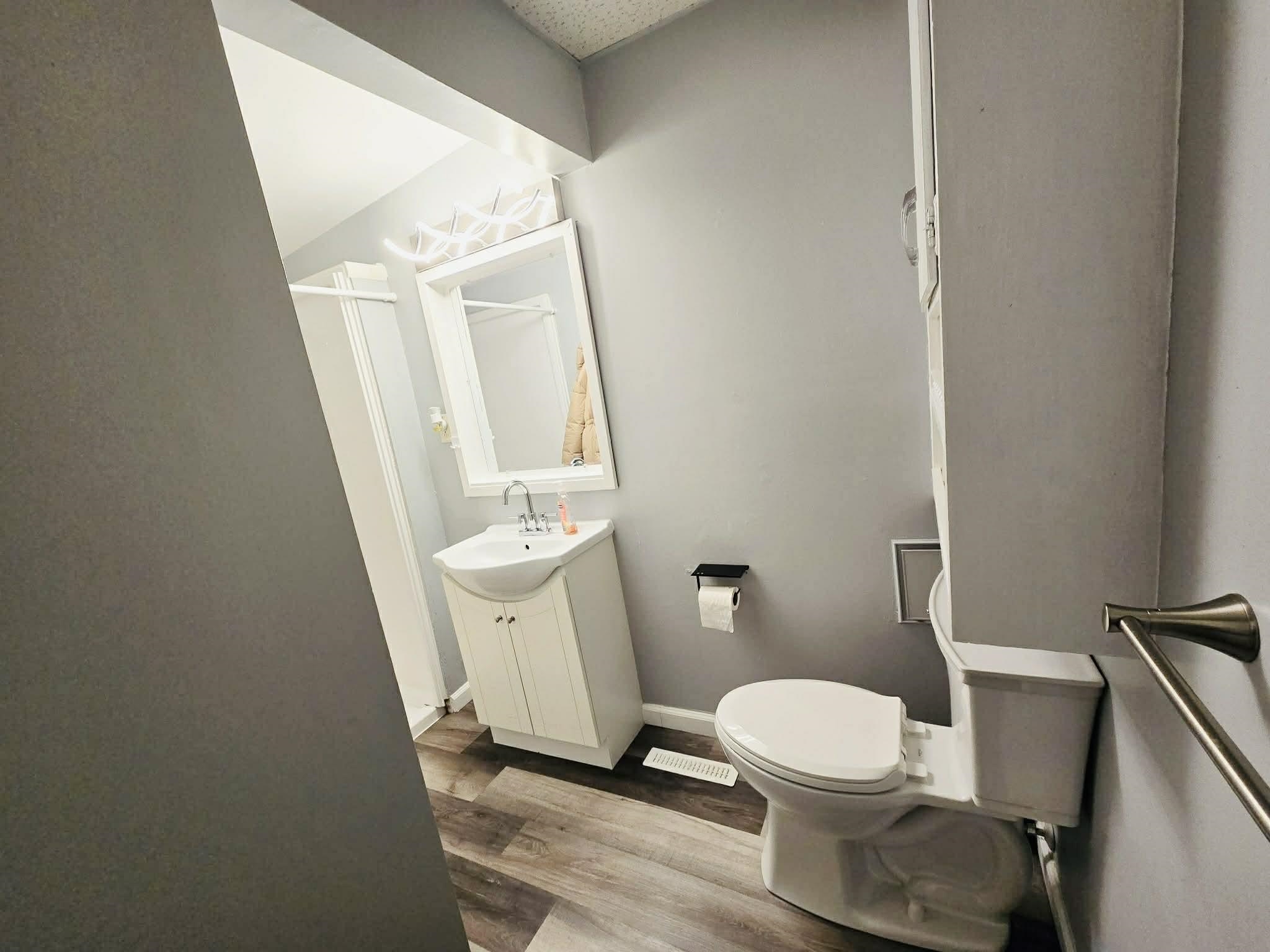 1135 Logan Avenue Sheboygan, WI 53083 - Photo 8 of 35