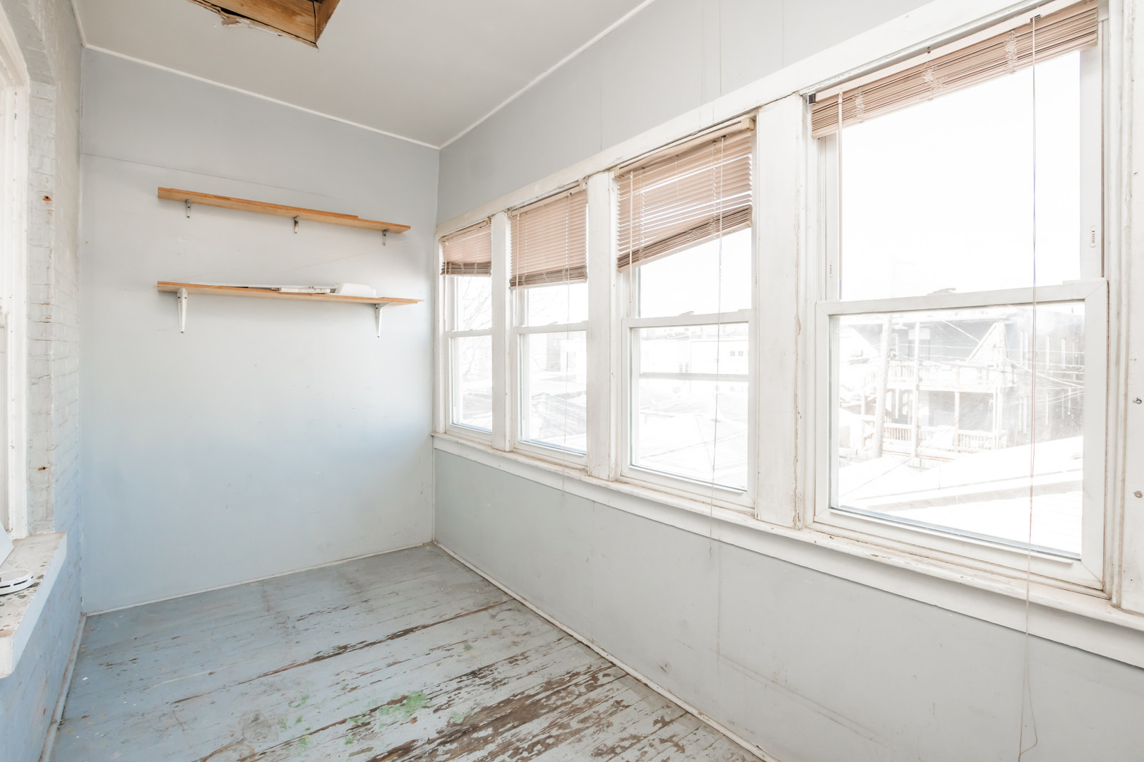 2136 North Avers Avenue, Unit 2 Chicago, IL 60647 - Photo 18 of 21 a view of an empty room with a window
