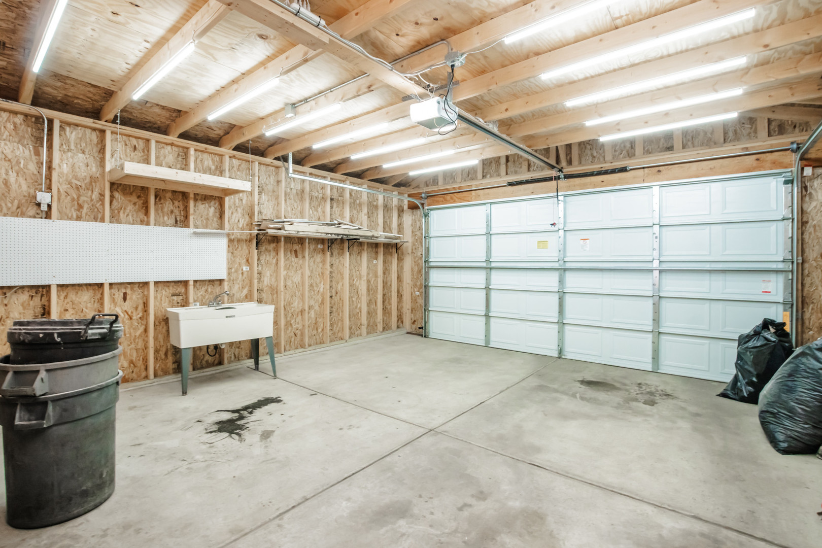 2136 North Avers Avenue, Unit 2 Chicago, IL 60647 - Photo 20 of 21 a view of a garage
