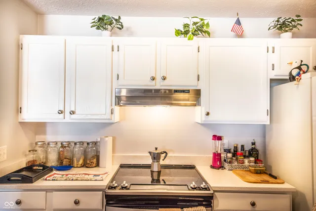 $258,000 | 946 Lenox Lane, Unit 104, Carmel, IN 46032