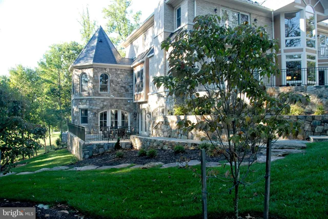 $3,000,000 | 40436 Beacon Hill Drive, Leesburg, VA 20176