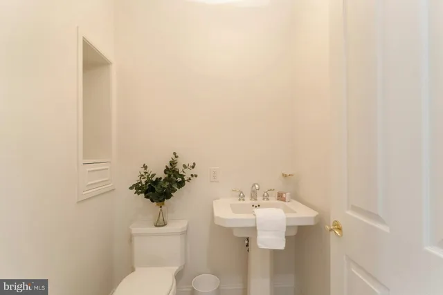 $3,000,000 | 40436 Beacon Hill Drive, Leesburg, VA 20176