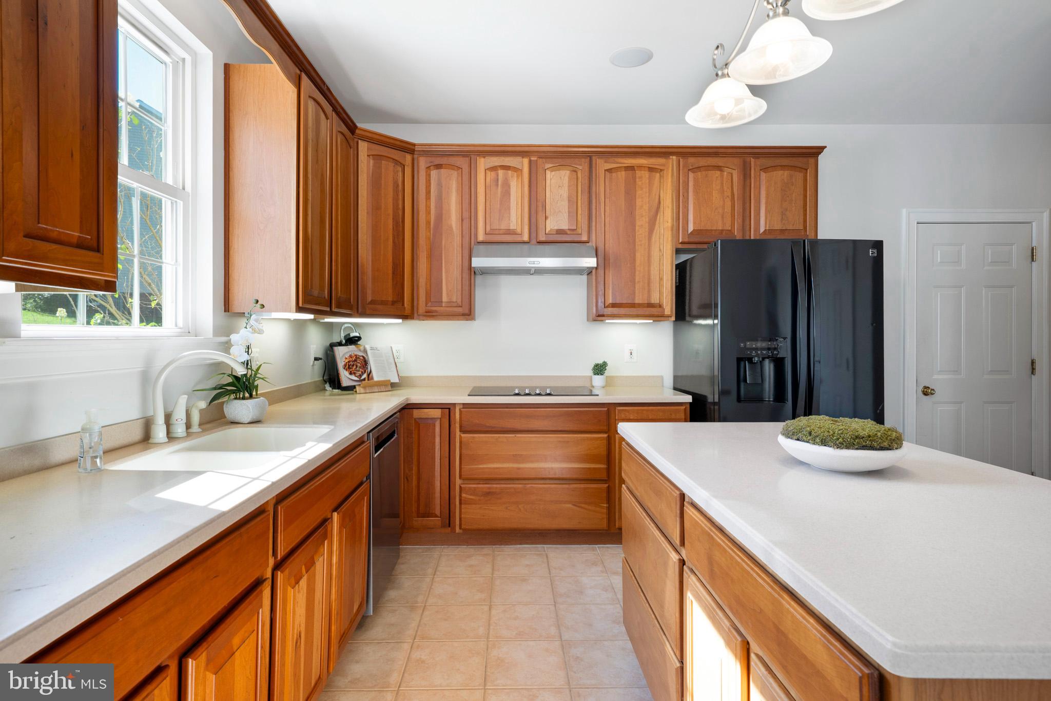 3300 Lancer Court Dunkirk, MD 20754 - Photo 20 of 89 Kitchen w/ natural lighting & smooth-top stove