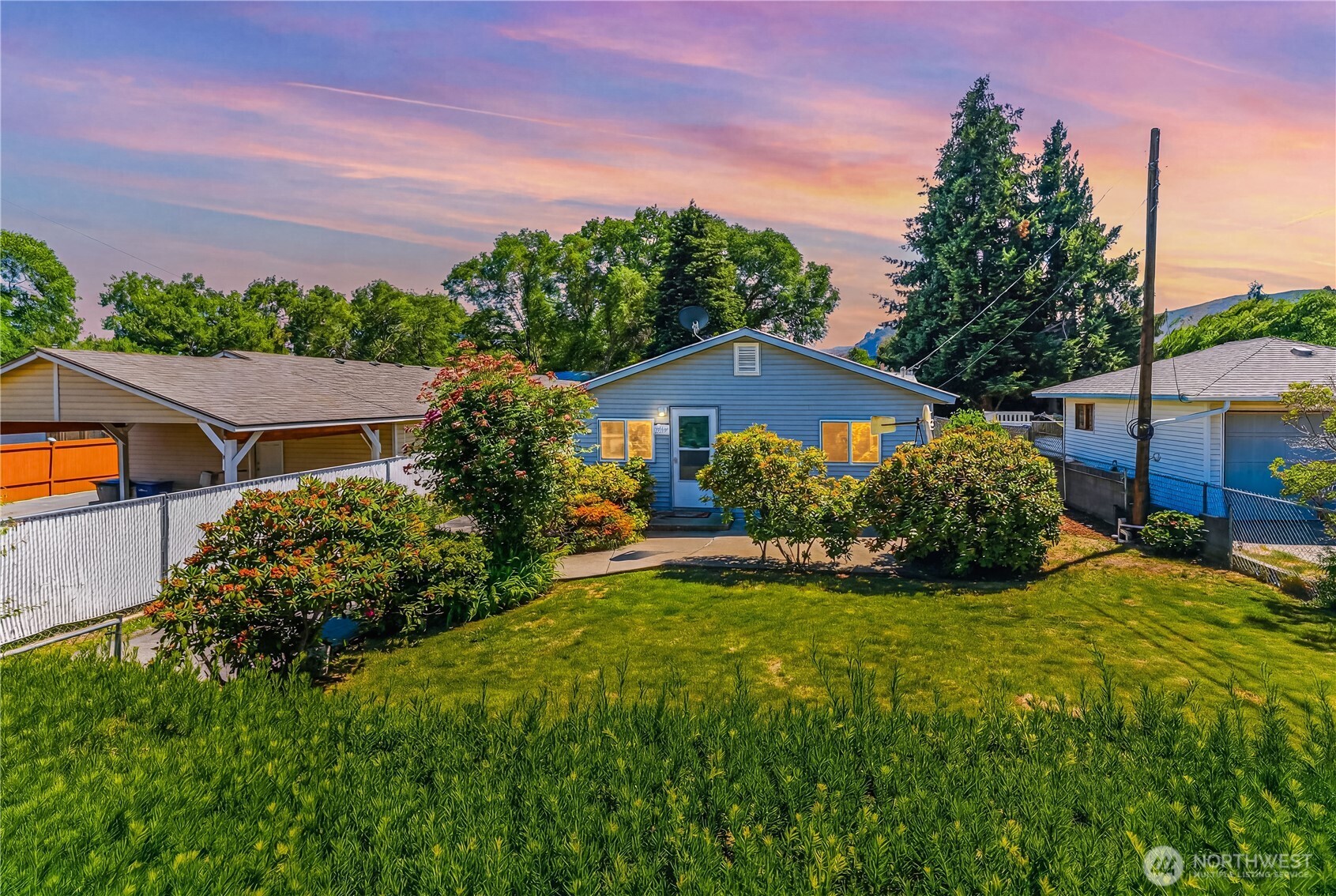 1321 9th Street Wenatchee, WA 98801 - Photo 2 of 24