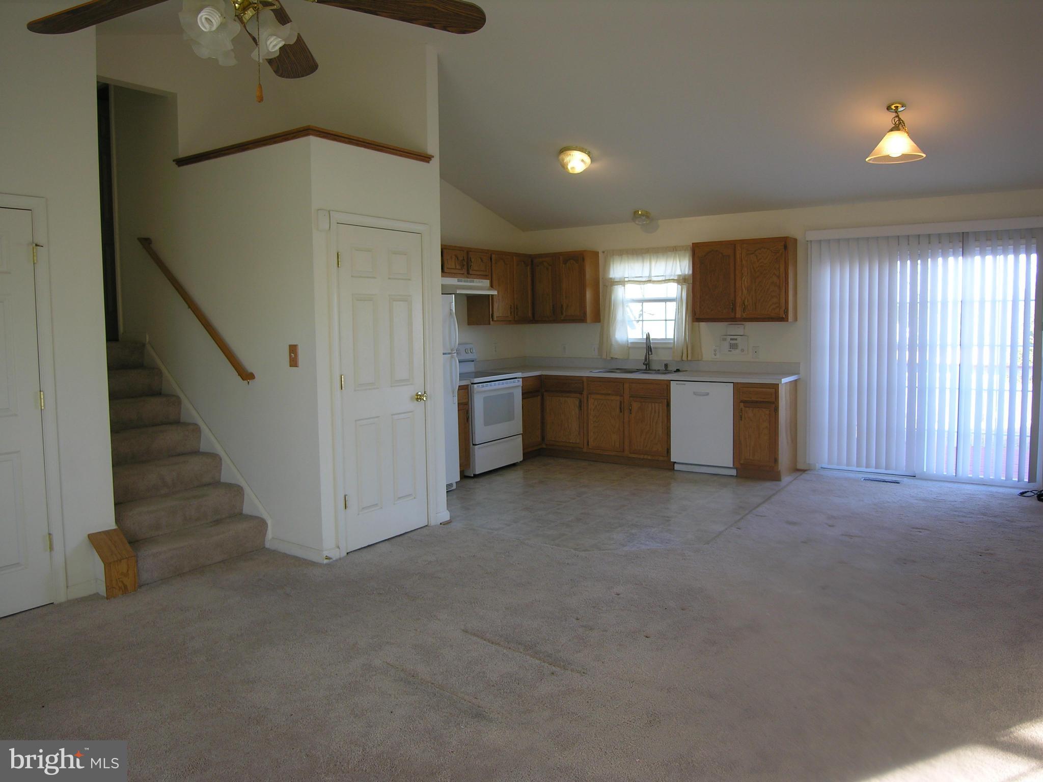 419 Oak Lee Drive Ranson, WV 25438 - Photo 3 of 20 Interior (General)