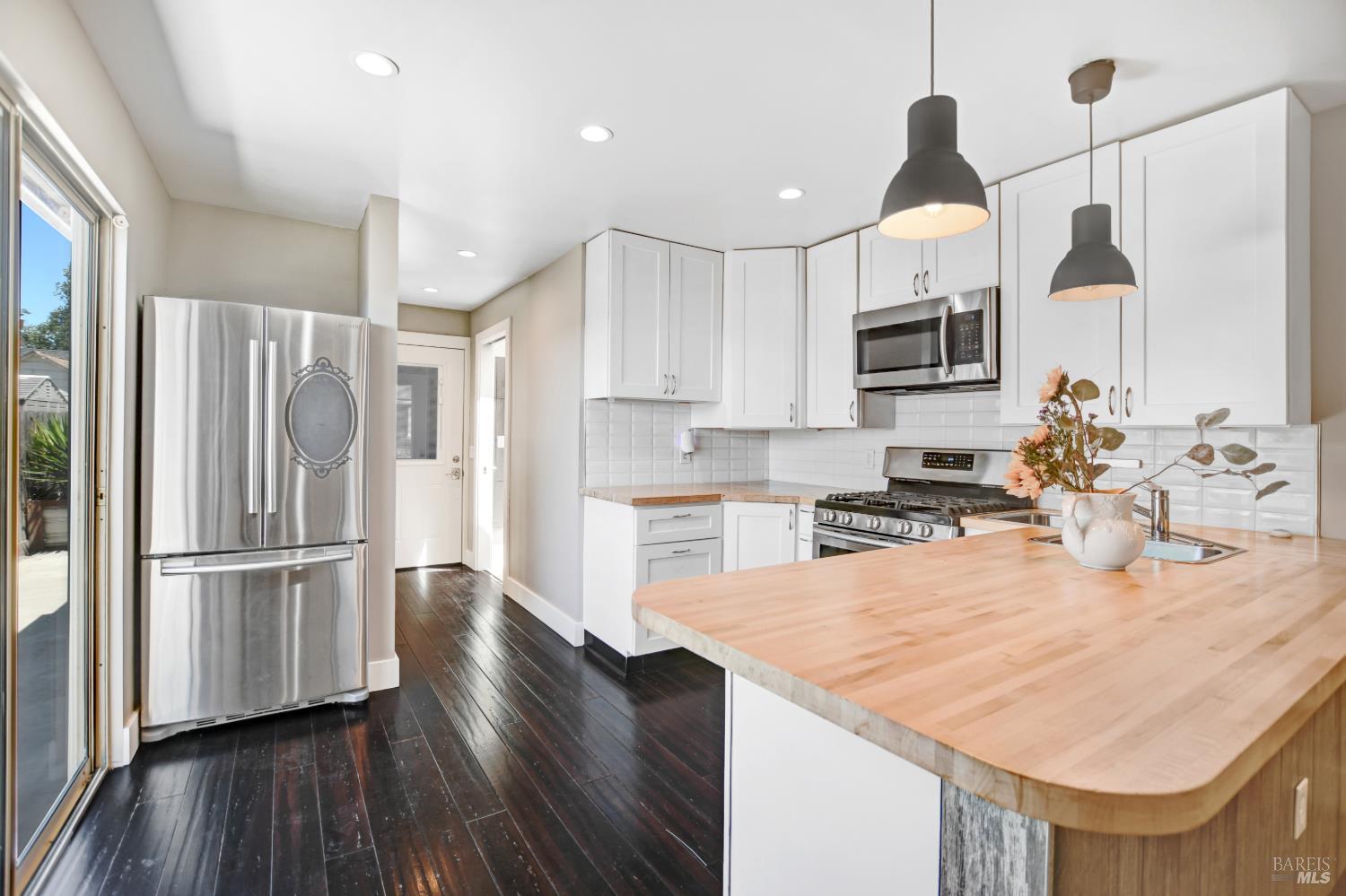 866 Yuba Drive Santa Rosa, CA 95407 - Photo 37 of 73 STUDIO KITCHEN