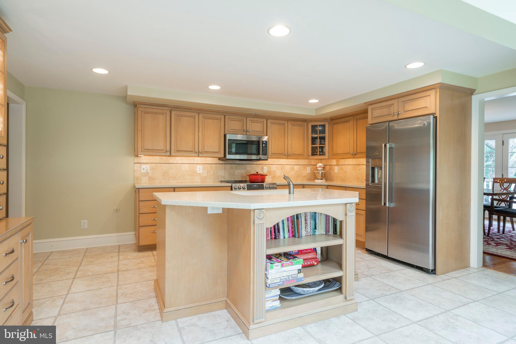 81 Boot Road Newtown Square, PA 19073 - Photo 18 of 64 There's even a spot for your cookbooks.