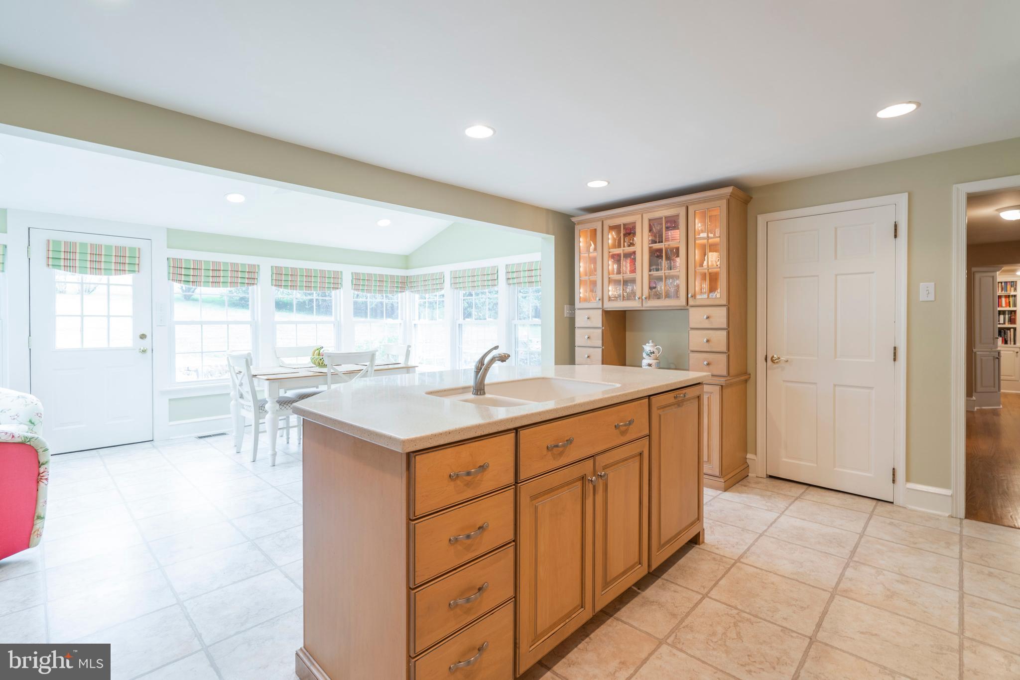 81 Boot Road Newtown Square, PA 19073 - Photo 20 of 64 Open floor plan Kitchen & Breakfast Rooms