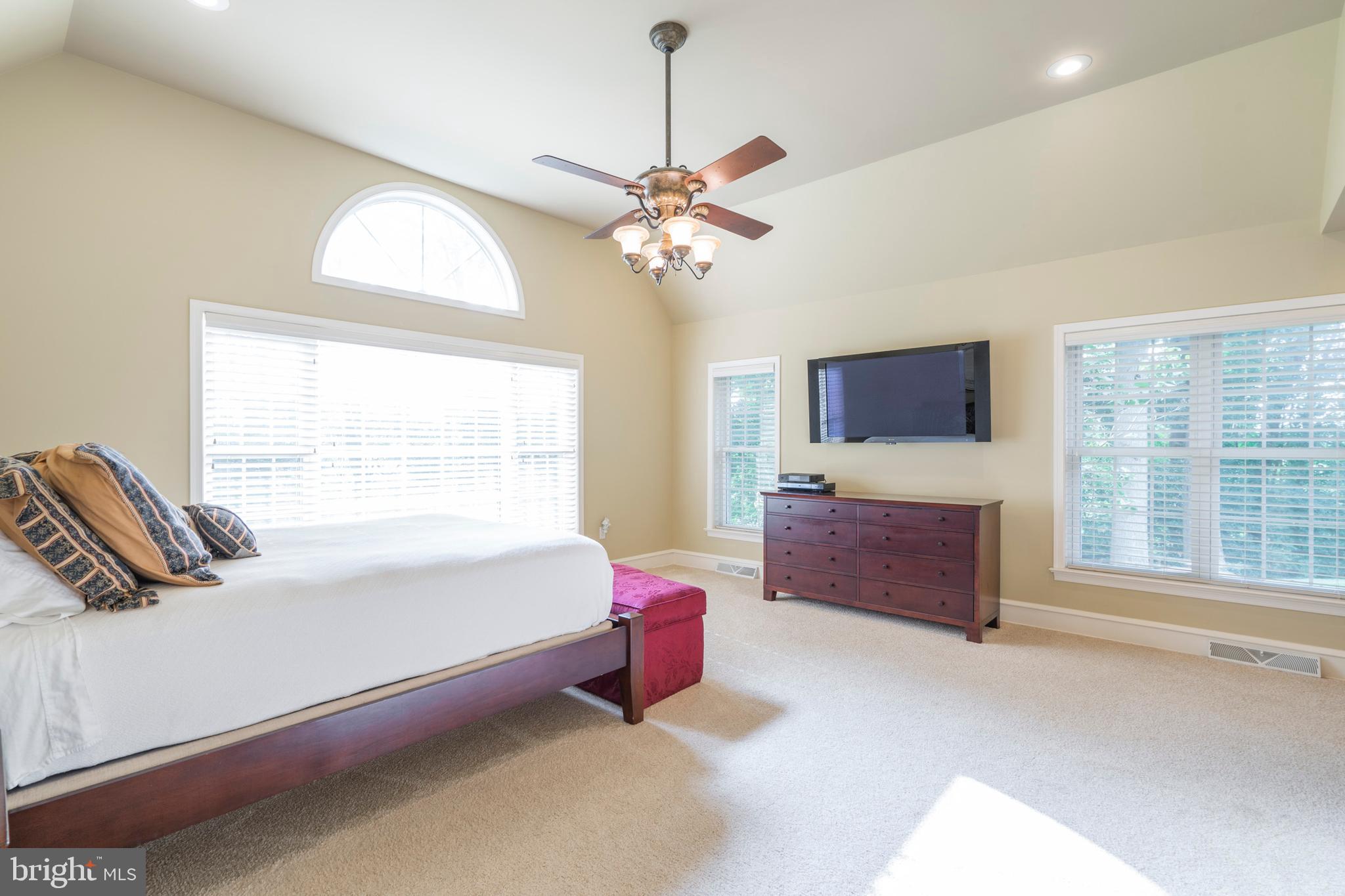 81 Boot Road Newtown Square, PA 19073 - Photo 32 of 64 Vaulted ceiling & Palladium window accent the Room