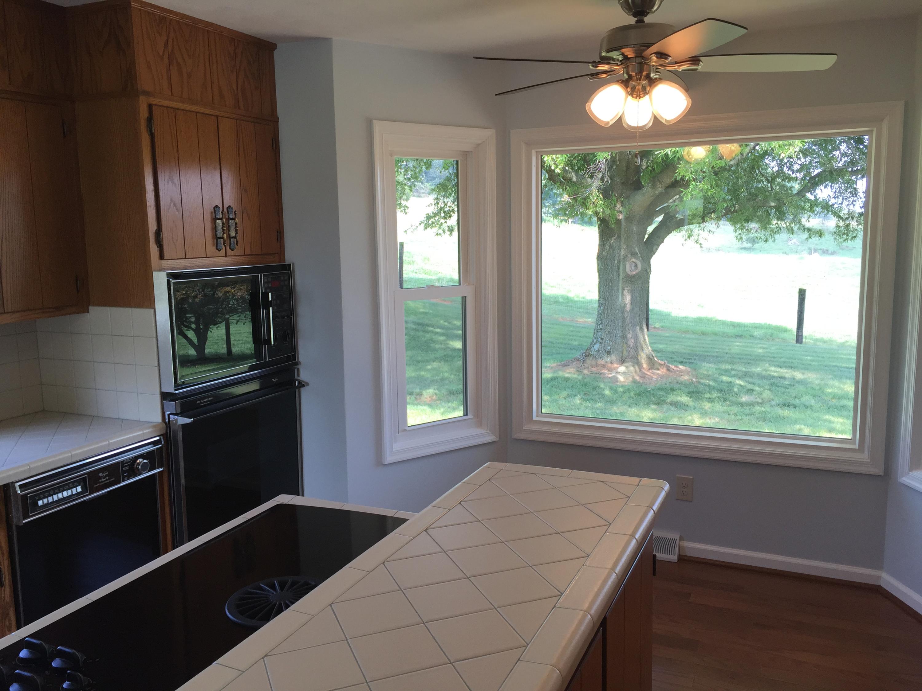 262 Farmers Road Fincastle, VA 24090 - Photo 11 of 38 Farmers Kitchen1
