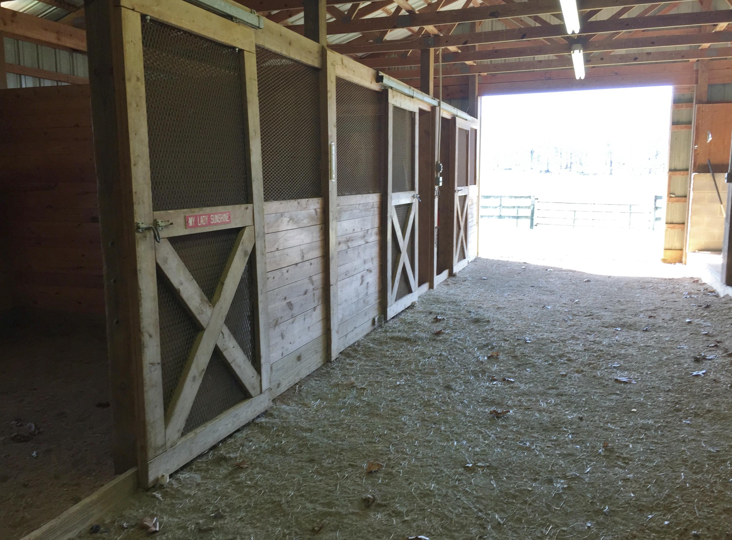 262 Farmers Road Fincastle, VA 24090 - Photo 29 of 38 Farmers2 Barn5