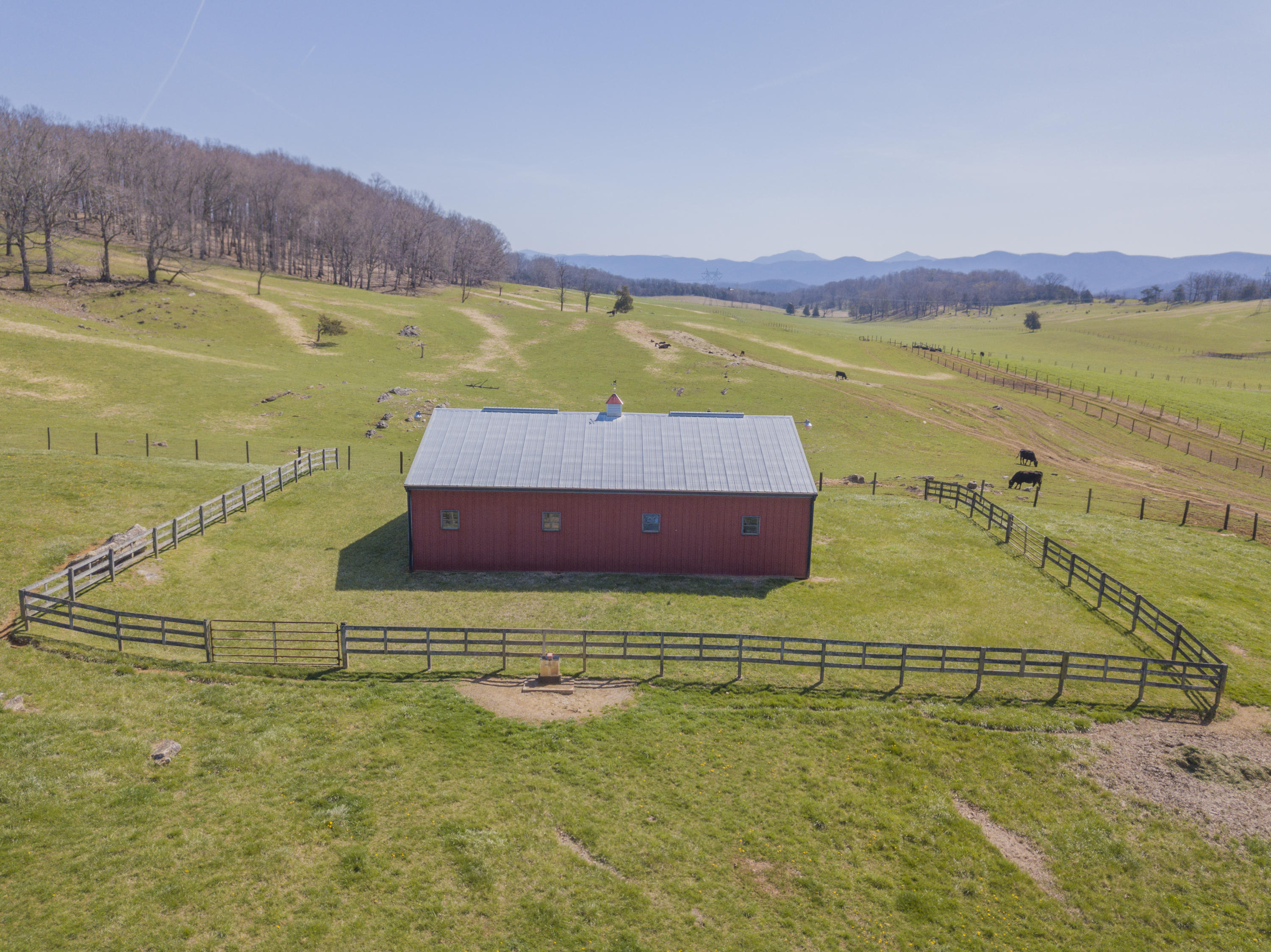 262 Farmers Road Fincastle, VA 24090 - Photo 33 of 38 Farmers3 Barn Front