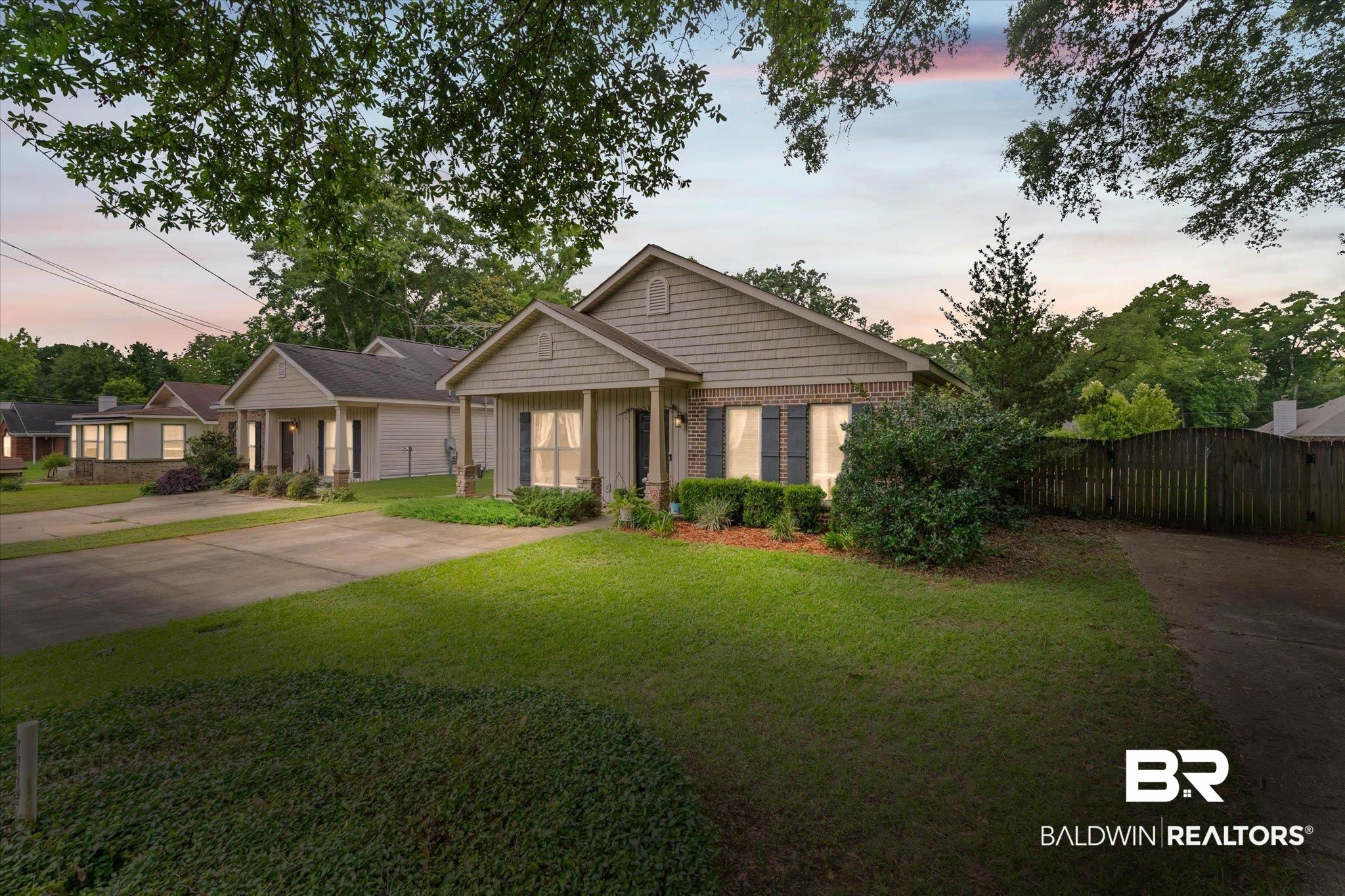 800 Galoway Avenue Mobile, AL 36609 - Photo 2 of 22 Contemporary ranch-style residence featuring brick and shake siding, an inviting covered front porch, and mature landscaping