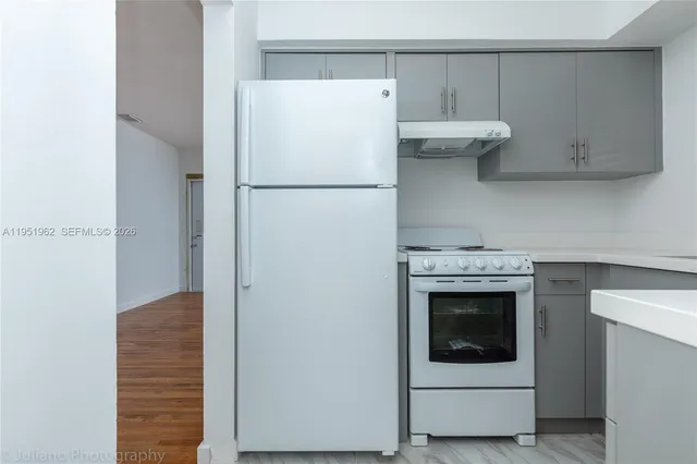 $1,950 | 221 Antiquera Avenue, Unit 3, Coral Gables, FL 33134