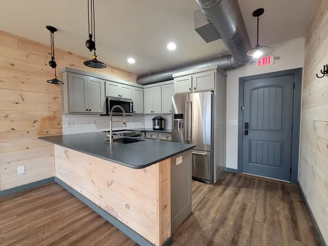 $1,600 | 550 East Main Street, Unit 2, Blue Ridge, GA 30513