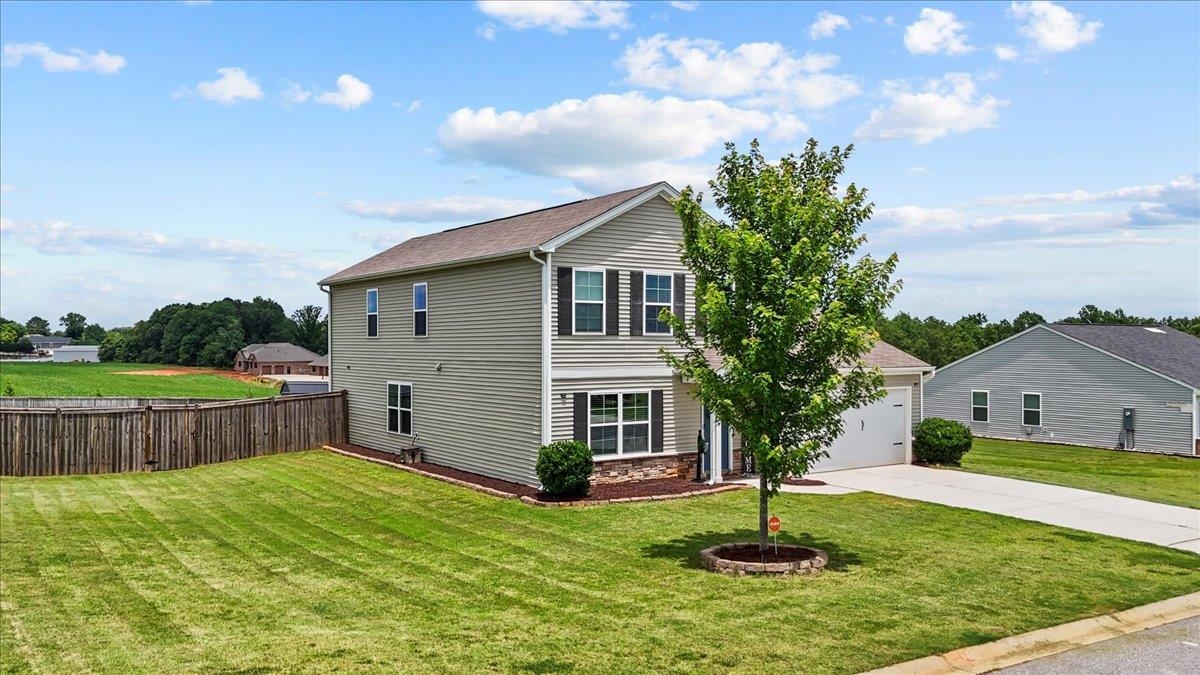 9035 Germaine Court Boiling Springs, SC 29316 - Photo 2 of 28