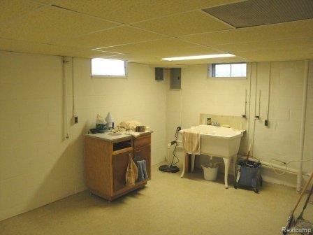 4545 Frazho Road Warren, MI 48091 - Photo 14 of 17 Laundry