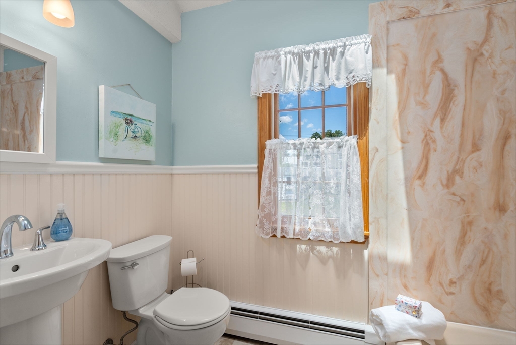 1534 Donohue Road Chicopee, MA 01020 - Photo 14 of 33