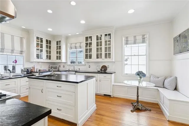 $999,999 | 326 Bellaire Drive, New Orleans, LA 70124