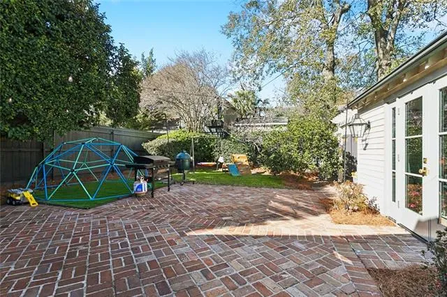 $999,999 | 326 Bellaire Drive, New Orleans, LA 70124