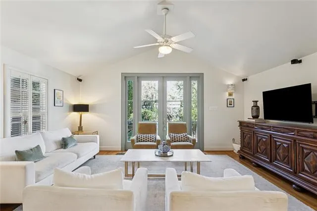 $999,999 | 326 Bellaire Drive, New Orleans, LA 70124