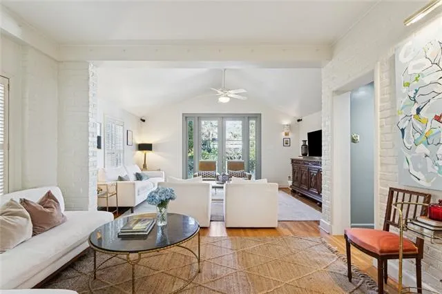 $999,999 | 326 Bellaire Drive, New Orleans, LA 70124