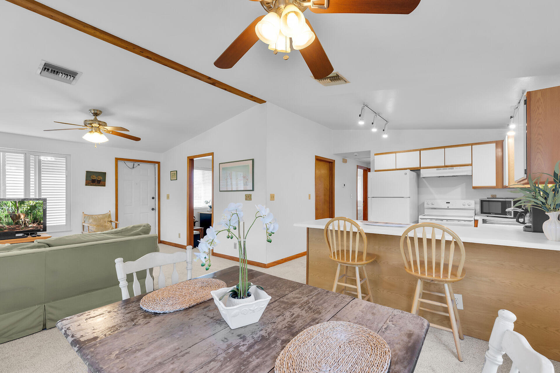 30625 16th Lane Big Pine Key, FL 33043 - Photo 16 of 42 Dining area 1