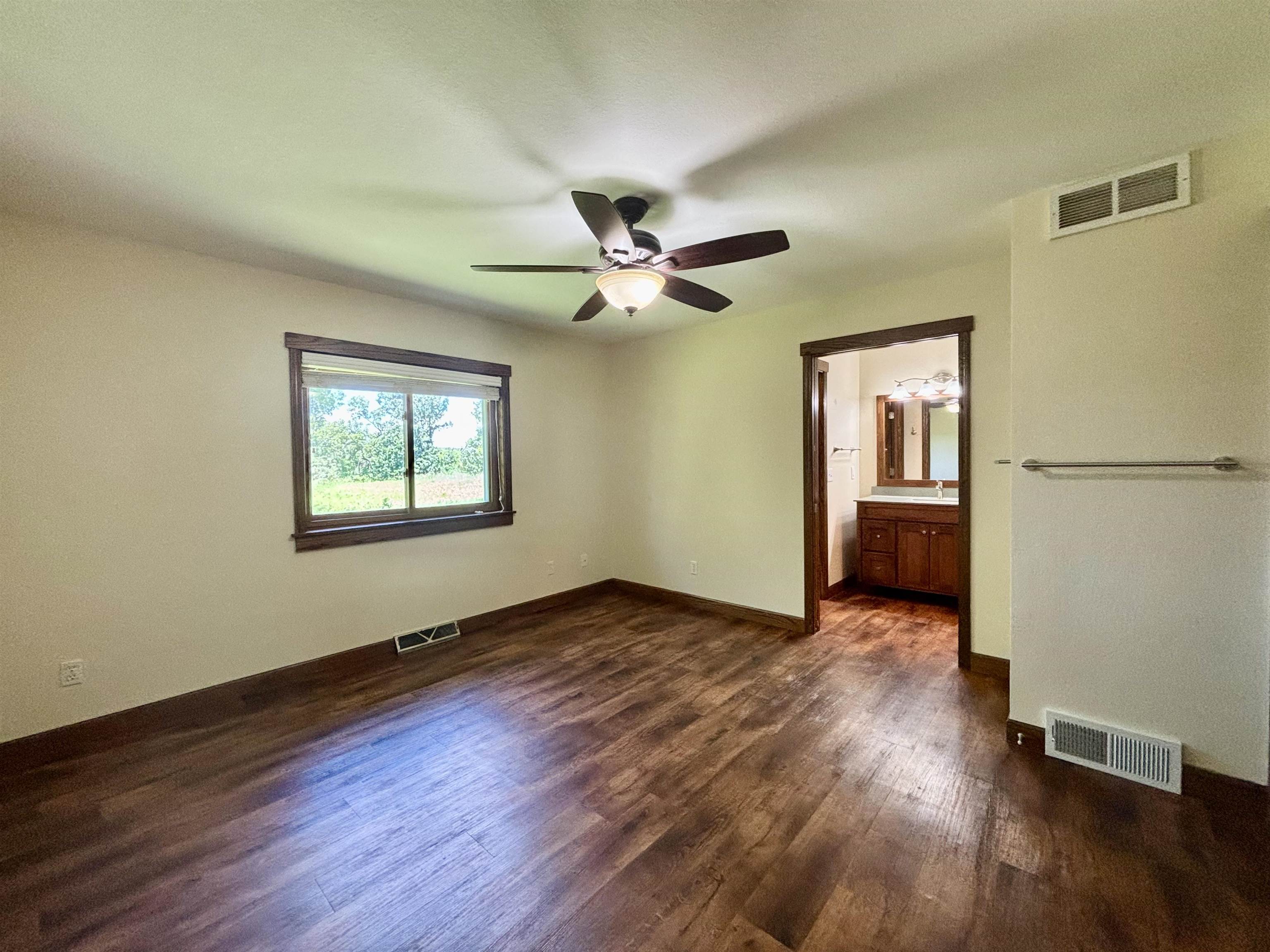 910 Riverview Court Marshall, WI 53559 - Photo 16 of 33