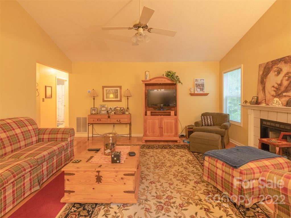 201 Laurel Ridge Road Asheville, NC 28805 - Photo 13 of 33 Gallery Image 13
