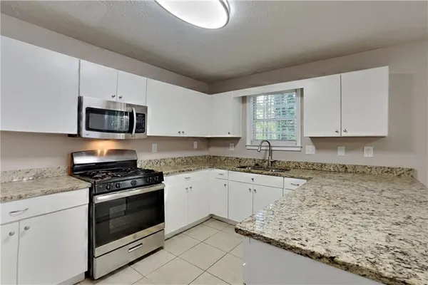 $2,225 | 2929 Sentinel Circle, Lawrenceville, GA 30043