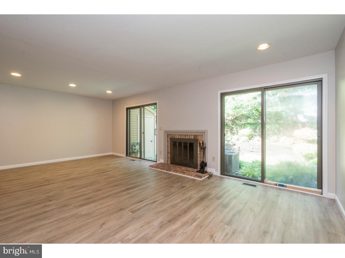 6 Farnwood Road Mount Laurel, NJ 08054 - Photo 3 of 9 Fireplace