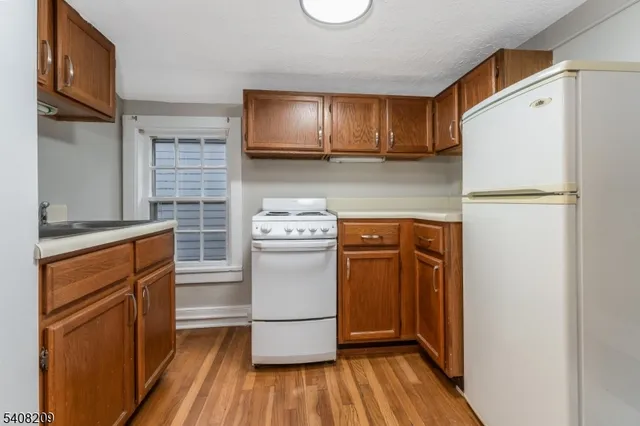 $2,200 | 20 Park Avenue, Unit B, Flemington, NJ 08822